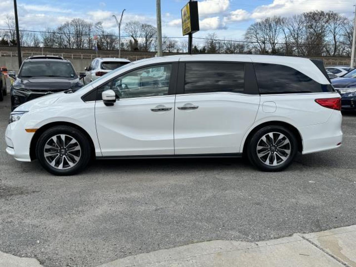 2021 Platinum White Pearl /Beige Honda Odyssey EX-L Auto (5FNRL6H70MB) , Automatic transmission, located at 1696 Sunrise Hwy, Bay Shore, NY, 11706, (516) 557-0557, 40.733665, -73.256317 - This 2021 Honda Odyssey is in great mechanical and physical condition. This Odyssey has traveled 22545 miles, and is ready for you to drive it for many more. Your happiness is our No. 1 priority. Don't risk the regrets. Test drive it today! All internet purchases include a 12 mo/ 12000 mile protect - Photo#12