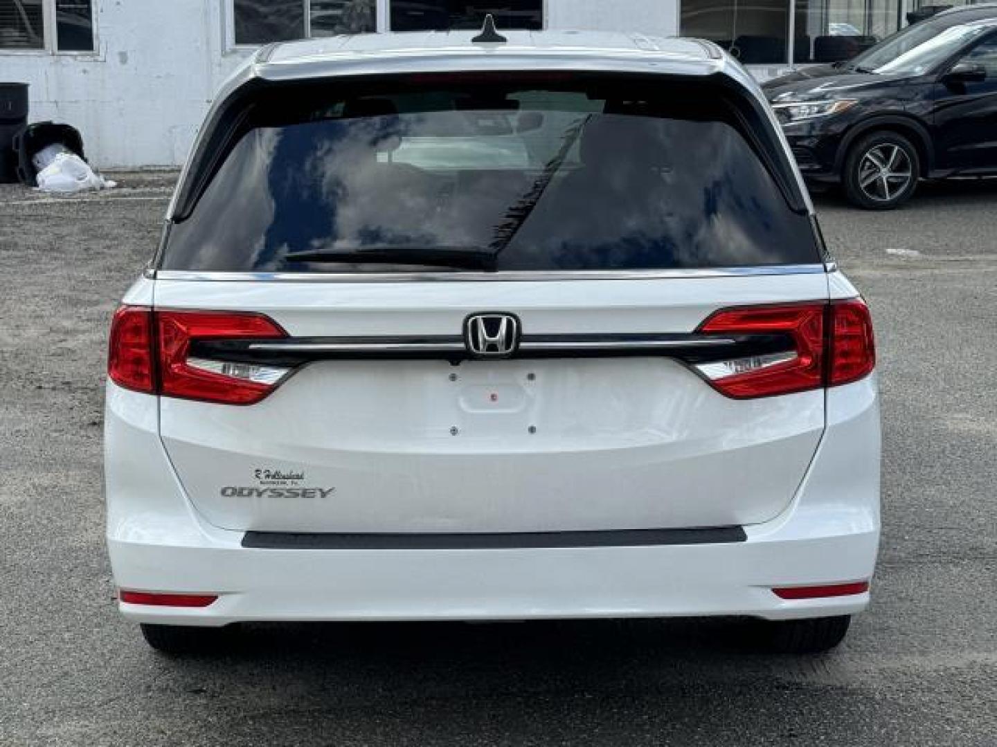 2021 Platinum White Pearl /Beige Honda Odyssey EX-L Auto (5FNRL6H70MB) , Automatic transmission, located at 1696 Sunrise Hwy, Bay Shore, NY, 11706, (516) 557-0557, 40.733665, -73.256317 - Photo#13