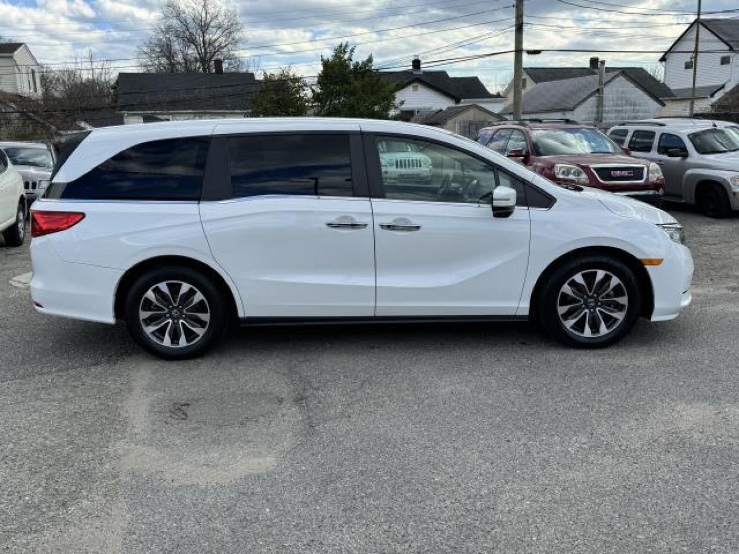 2021 Platinum White Pearl /Beige Honda Odyssey EX-L Auto (5FNRL6H70MB) , Automatic transmission, located at 1696 Sunrise Hwy, Bay Shore, NY, 11706, (516) 557-0557, 40.733665, -73.256317 - This 2021 Honda Odyssey is in great mechanical and physical condition. This Odyssey has traveled 22545 miles, and is ready for you to drive it for many more. Your happiness is our No. 1 priority. Don't risk the regrets. Test drive it today! All internet purchases include a 12 mo/ 12000 mile protect - Photo#15