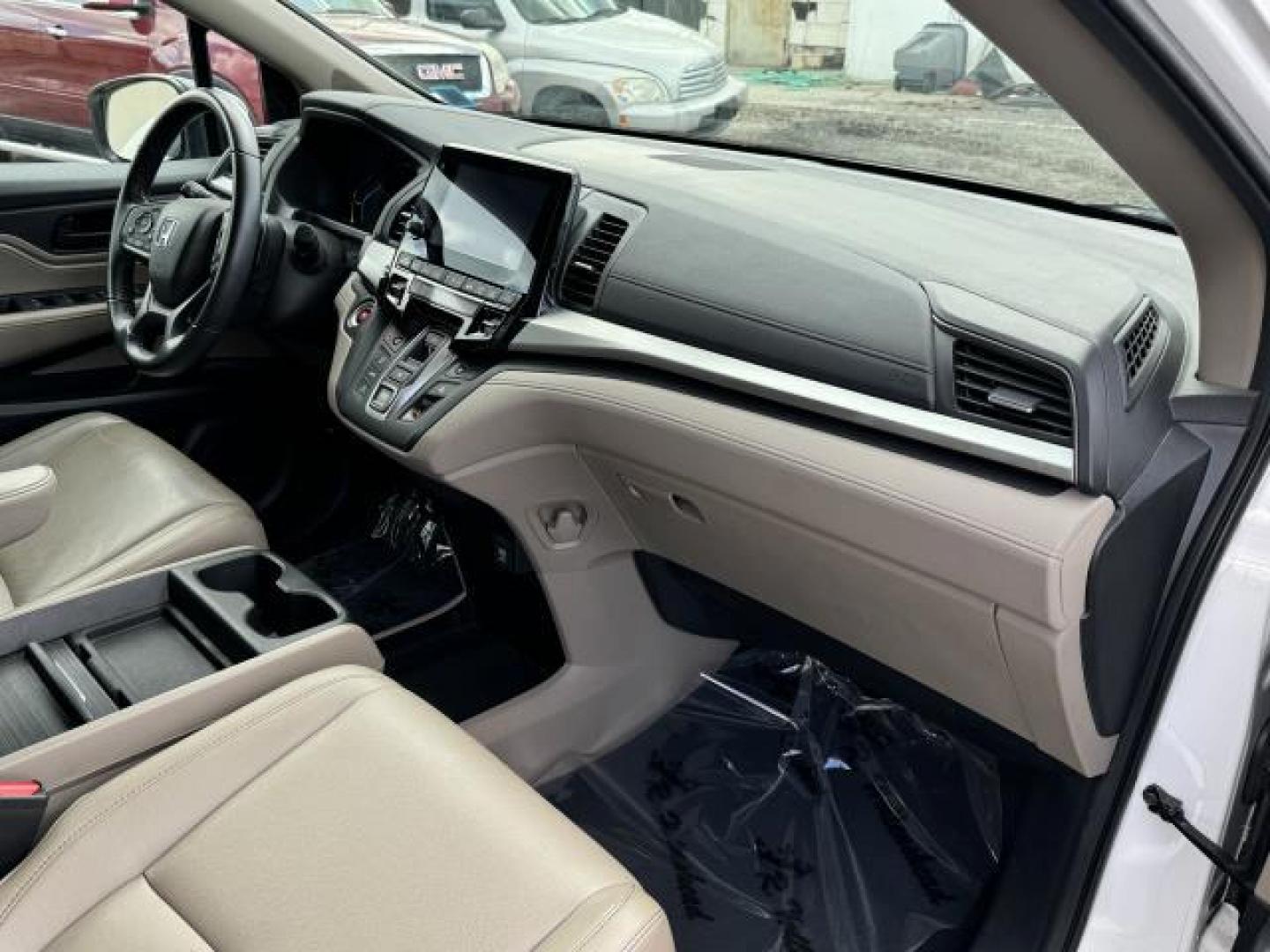 2021 Platinum White Pearl /Beige Honda Odyssey EX-L Auto (5FNRL6H70MB) , Automatic transmission, located at 1696 Sunrise Hwy, Bay Shore, NY, 11706, (516) 557-0557, 40.733665, -73.256317 - This 2021 Honda Odyssey is in great mechanical and physical condition. This Odyssey has traveled 22545 miles, and is ready for you to drive it for many more. Your happiness is our No. 1 priority. Don't risk the regrets. Test drive it today! All internet purchases include a 12 mo/ 12000 mile protect - Photo#16