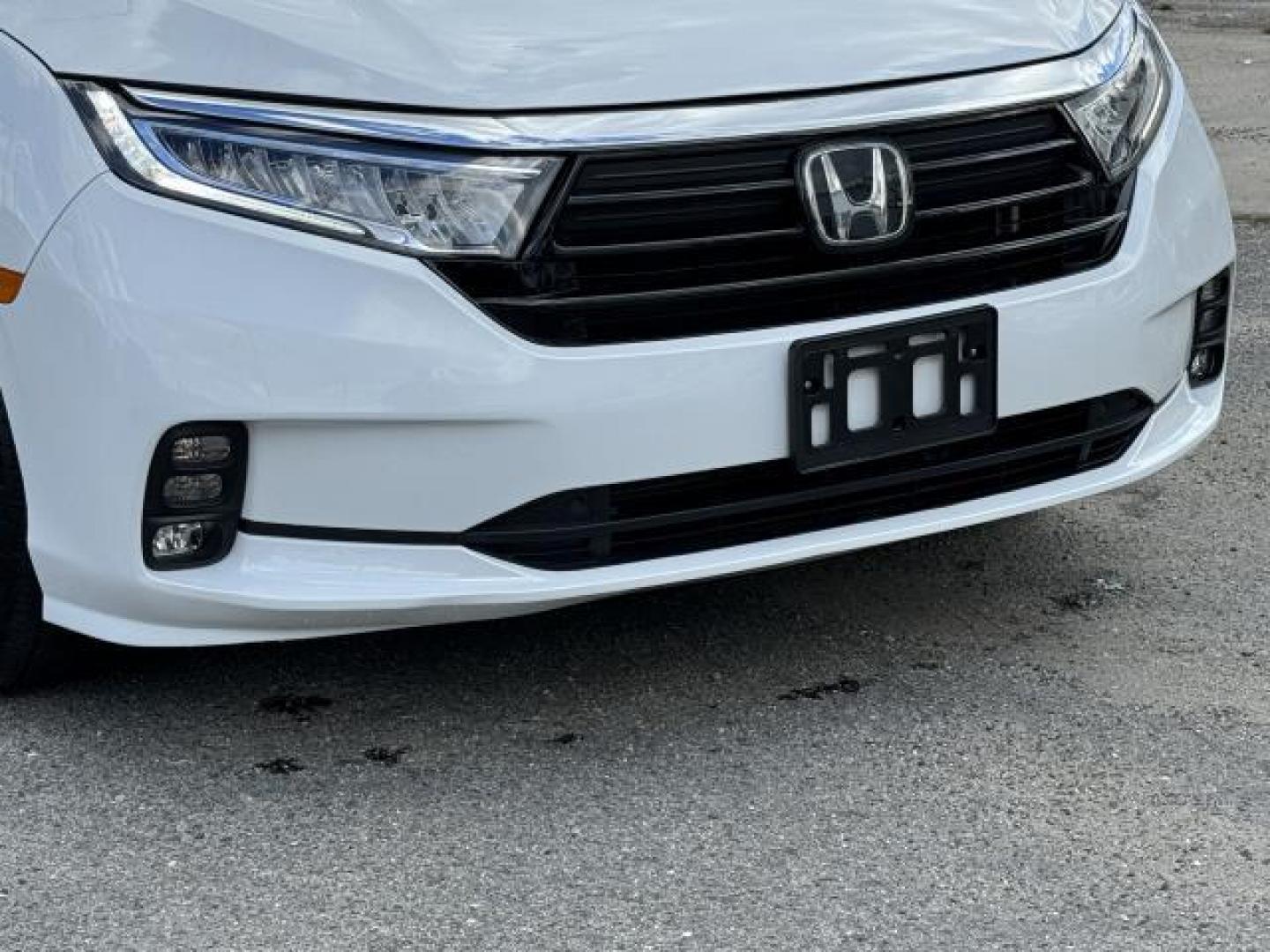 2021 Platinum White Pearl /Beige Honda Odyssey EX-L Auto (5FNRL6H70MB) , Automatic transmission, located at 1696 Sunrise Hwy, Bay Shore, NY, 11706, (516) 557-0557, 40.733665, -73.256317 - Photo#50