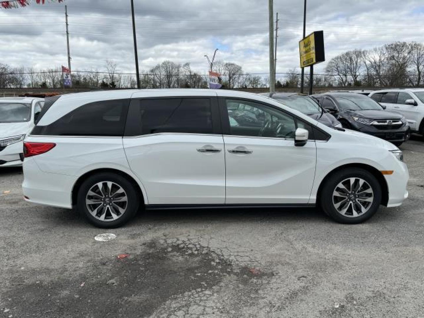 2021 Platinum White Pearl /Black Honda Odyssey EX-L Auto (5FNRL6H73MB) , Automatic transmission, located at 1696 Sunrise Hwy, Bay Shore, NY, 11706, (516) 557-0557, 40.733665, -73.256317 - This 2021 Honda Odyssey is in great mechanical and physical condition. This Odyssey has 22545 miles, and it has plenty more to go with you behind the wheel. We won't sell you a vehicle that we wouldn't sell our family. Stop by the showroom for a test drive; your dream car is waiting! All internet p - Photo#15