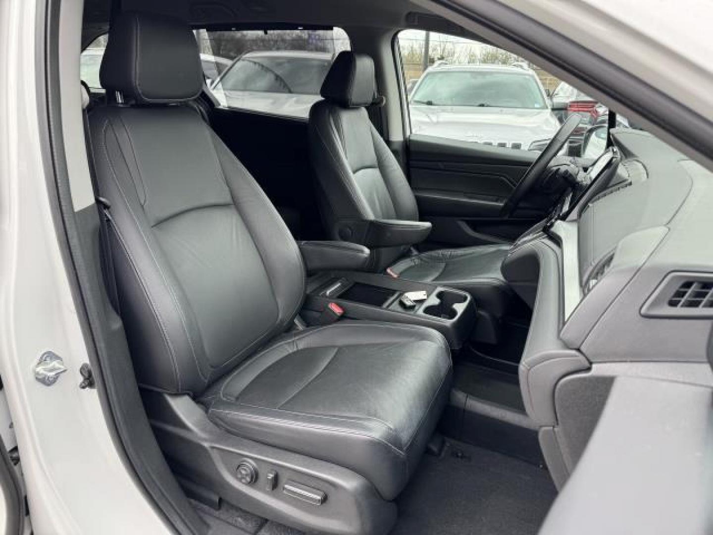 2021 Platinum White Pearl /Black Honda Odyssey EX-L Auto (5FNRL6H73MB) , Automatic transmission, located at 1696 Sunrise Hwy, Bay Shore, NY, 11706, (516) 557-0557, 40.733665, -73.256317 - This 2021 Honda Odyssey is in great mechanical and physical condition. This Odyssey has 22545 miles, and it has plenty more to go with you behind the wheel. We won't sell you a vehicle that we wouldn't sell our family. Stop by the showroom for a test drive; your dream car is waiting! All internet p - Photo#5