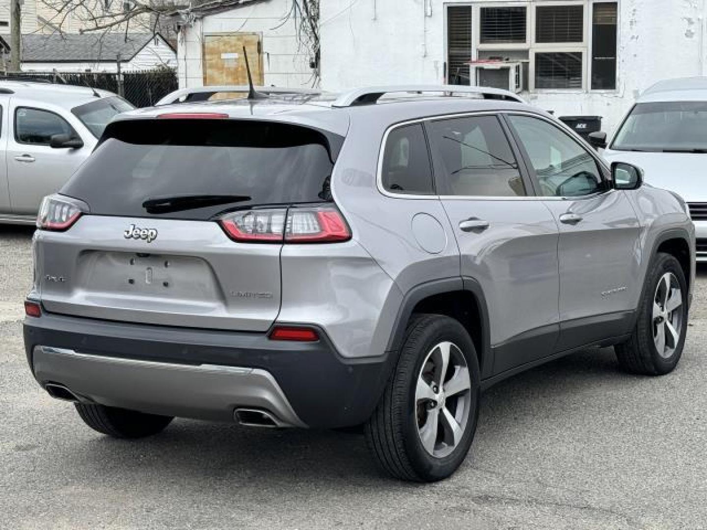 2021 Billet Silver Metallic Clearcoat /Black Jeep Cherokee Limited 4x4 (1C4PJMDX7MD) , Automatic transmission, located at 1696 Sunrise Hwy, Bay Shore, NY, 11706, (516) 557-0557, 40.733665, -73.256317 - Photo#13