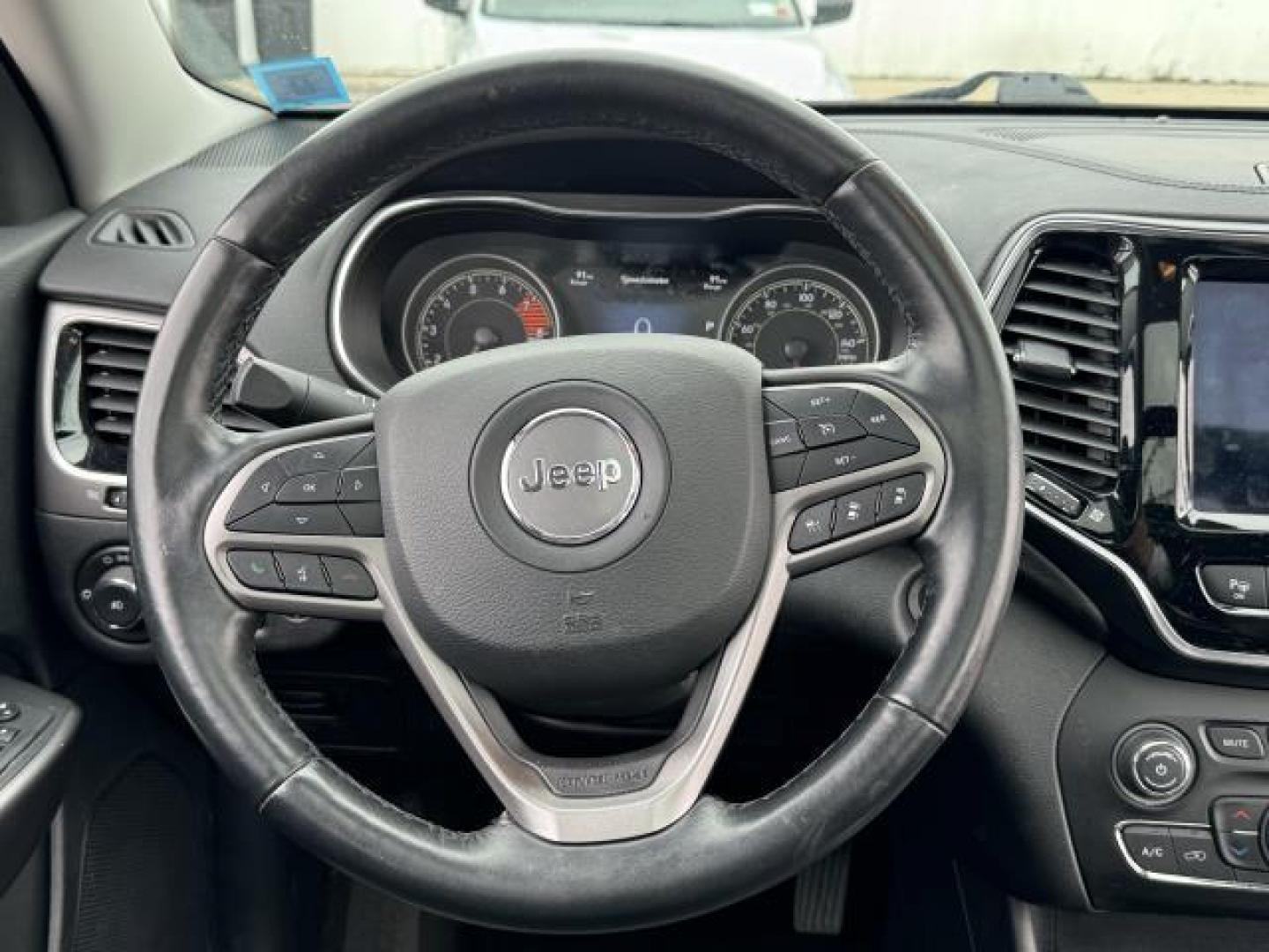 2021 Billet Silver Metallic Clearcoat /Black Jeep Cherokee Limited 4x4 (1C4PJMDX7MD) , Automatic transmission, located at 1696 Sunrise Hwy, Bay Shore, NY, 11706, (516) 557-0557, 40.733665, -73.256317 - Photo#20