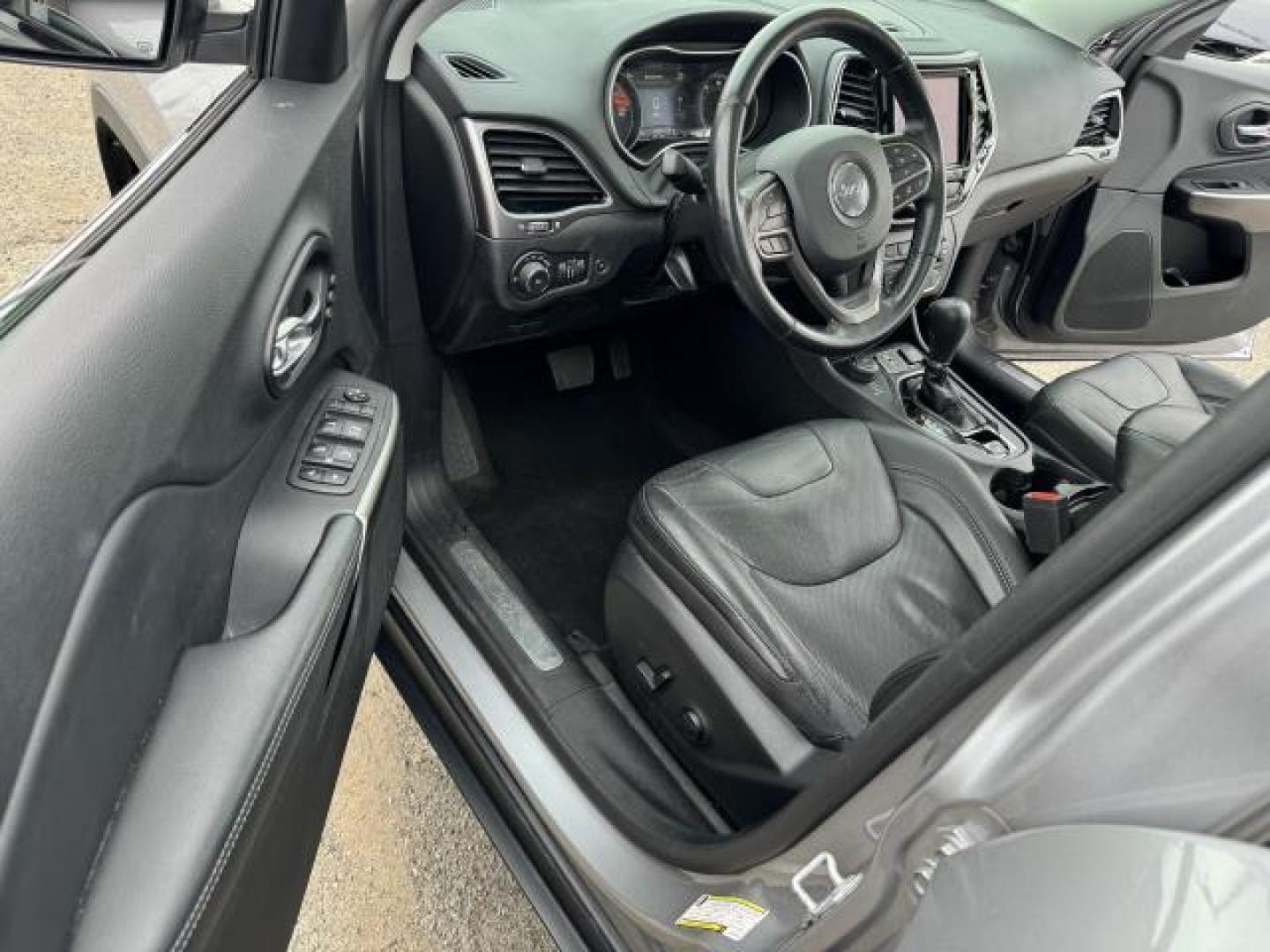 2021 Billet Silver Metallic Clearcoat /Black Jeep Cherokee Limited 4x4 (1C4PJMDX7MD) , Automatic transmission, located at 1696 Sunrise Hwy, Bay Shore, NY, 11706, (516) 557-0557, 40.733665, -73.256317 - Photo#22