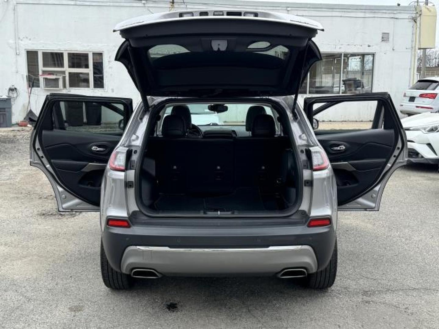 2021 Billet Silver Metallic Clearcoat /Black Jeep Cherokee Limited 4x4 (1C4PJMDX7MD) , Automatic transmission, located at 1696 Sunrise Hwy, Bay Shore, NY, 11706, (516) 557-0557, 40.733665, -73.256317 - Why choose between style and efficiency when you can have it all in this 2021 Jeep Cherokee? This Cherokee has 40359 miles. We never lose a deal on price! Are you ready to take home the car of your dreams? We're ready to help you. All internet purchases include a 12 mo/ 12000 mile protection plan. - Photo#48