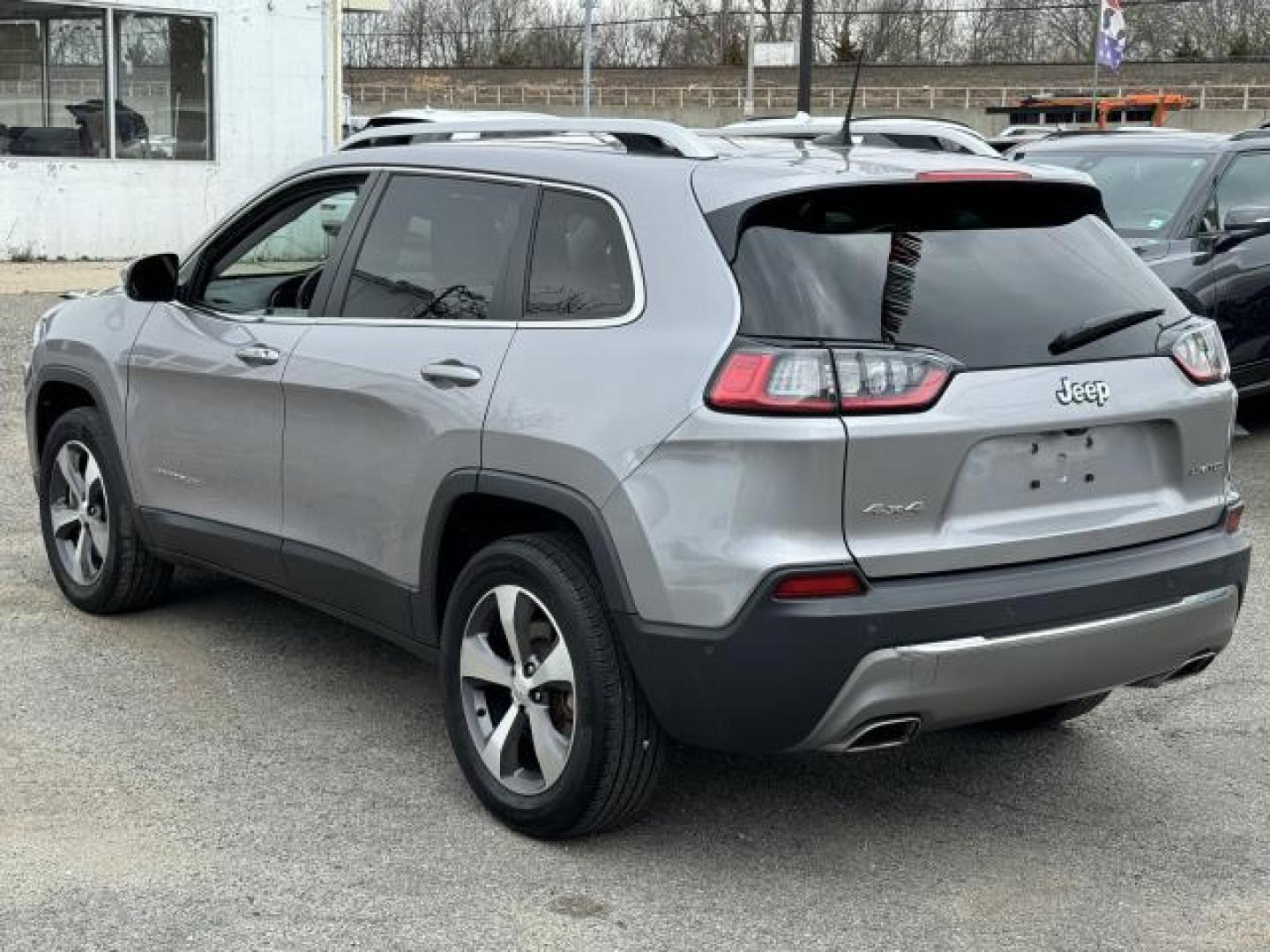 2021 Billet Silver Metallic Clearcoat /Black Jeep Cherokee Limited 4x4 (1C4PJMDX7MD) , Automatic transmission, located at 1696 Sunrise Hwy, Bay Shore, NY, 11706, (516) 557-0557, 40.733665, -73.256317 - Why choose between style and efficiency when you can have it all in this 2021 Jeep Cherokee? This Cherokee has 40359 miles. We never lose a deal on price! Are you ready to take home the car of your dreams? We're ready to help you. All internet purchases include a 12 mo/ 12000 mile protection plan. - Photo#4