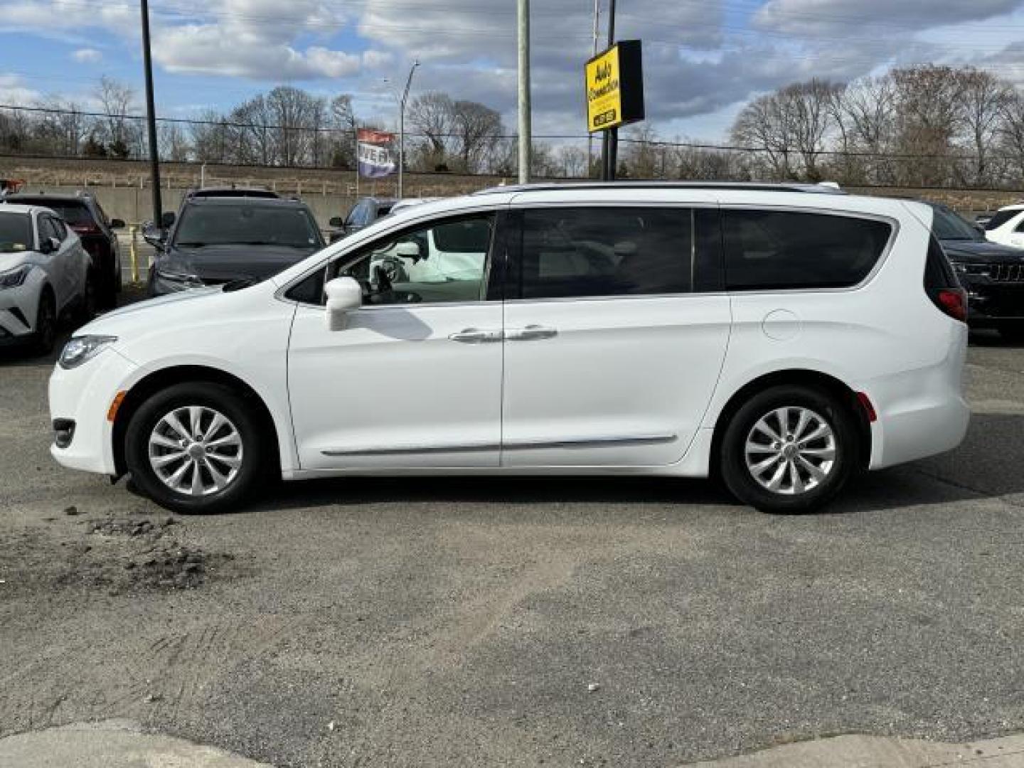 2019 Bright White Clearcoat /Black/Alloy Chrysler Pacifica Touring L FWD (2C4RC1BG2KR) , Automatic transmission, located at 1696 Sunrise Hwy, Bay Shore, NY, 11706, (516) 557-0557, 40.733665, -73.256317 - Form meets function with the 2019 Chrysler Pacifica. This Pacifica has 32860 miles. At Auto Connection, it's all about you and your happiness. Do not Hesitate on such a great offer. All internet purchases include a 12 mo/ 12000 mile protection plan. All internet purchase prices are displayed with a - Photo#12