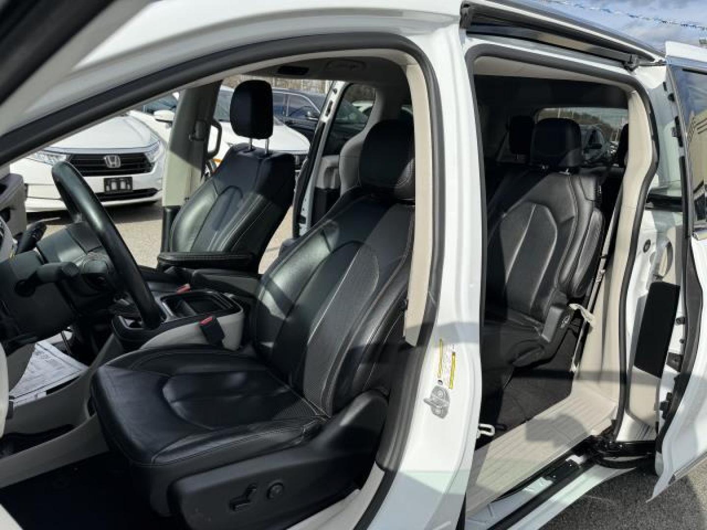 2019 Bright White Clearcoat /Black/Alloy Chrysler Pacifica Touring L FWD (2C4RC1BG2KR) , Automatic transmission, located at 1696 Sunrise Hwy, Bay Shore, NY, 11706, (516) 557-0557, 40.733665, -73.256317 - Photo#25