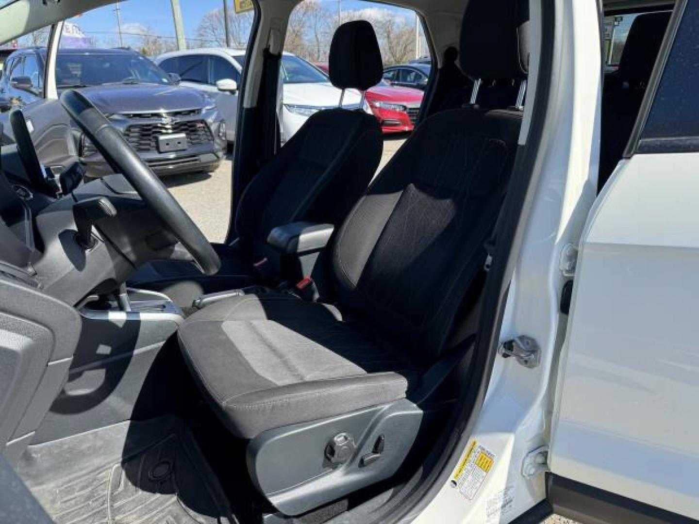 2020 Diamond White /Ebony Black Ford EcoSport SE FWD (MAJ3S2GEXLC) , Automatic transmission, located at 1696 Sunrise Hwy, Bay Shore, NY, 11706, (516) 557-0557, 40.733665, -73.256317 - Photo#25