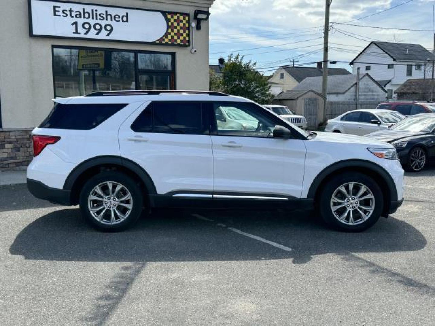 2021 Oxford White /Ebony Ford Explorer XLT 4WD (1FMSK8DH3MG) , Automatic transmission, located at 1696 Sunrise Hwy, Bay Shore, NY, 11706, (516) 557-0557, 40.733665, -73.256317 - You'll have a memorable drive every time you start this 2021 Ford Explorer up. Curious about how far this Explorer has been driven? The odometer reads 50182 miles. Buy with confidence knowing you're getting the best price and the best service. Come test drive this vehicle today. All internet purcha - Photo#9