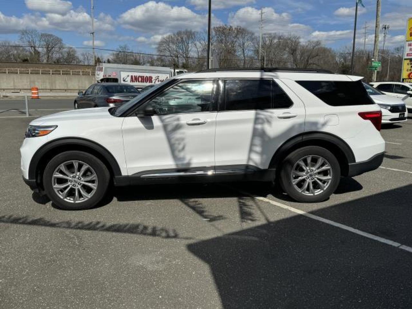 2021 Oxford White /Ebony Ford Explorer XLT 4WD (1FMSK8DH3MG) , Automatic transmission, located at 1696 Sunrise Hwy, Bay Shore, NY, 11706, (516) 557-0557, 40.733665, -73.256317 - You'll have a memorable drive every time you start this 2021 Ford Explorer up. Curious about how far this Explorer has been driven? The odometer reads 50182 miles. Buy with confidence knowing you're getting the best price and the best service. Come test drive this vehicle today. All internet purcha - Photo#5