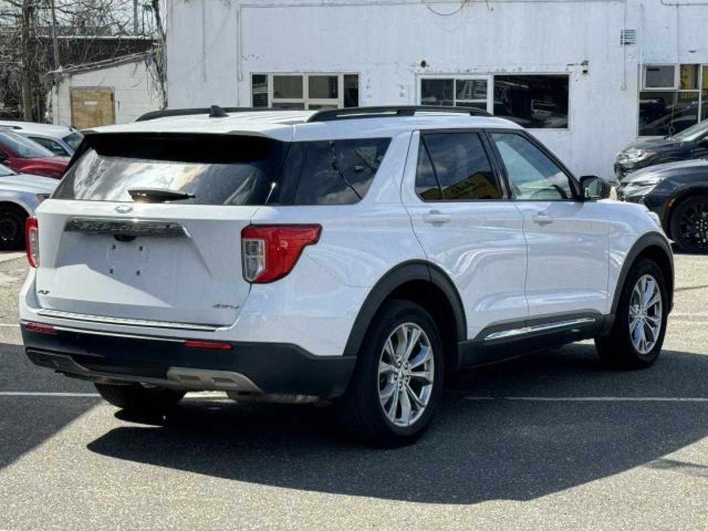 2021 Oxford White /Ebony Ford Explorer XLT 4WD (1FMSK8DH3MG) , Automatic transmission, located at 1696 Sunrise Hwy, Bay Shore, NY, 11706, (516) 557-0557, 40.733665, -73.256317 - You'll have a memorable drive every time you start this 2021 Ford Explorer up. Curious about how far this Explorer has been driven? The odometer reads 50182 miles. Buy with confidence knowing you're getting the best price and the best service. Come test drive this vehicle today. All internet purcha - Photo#8