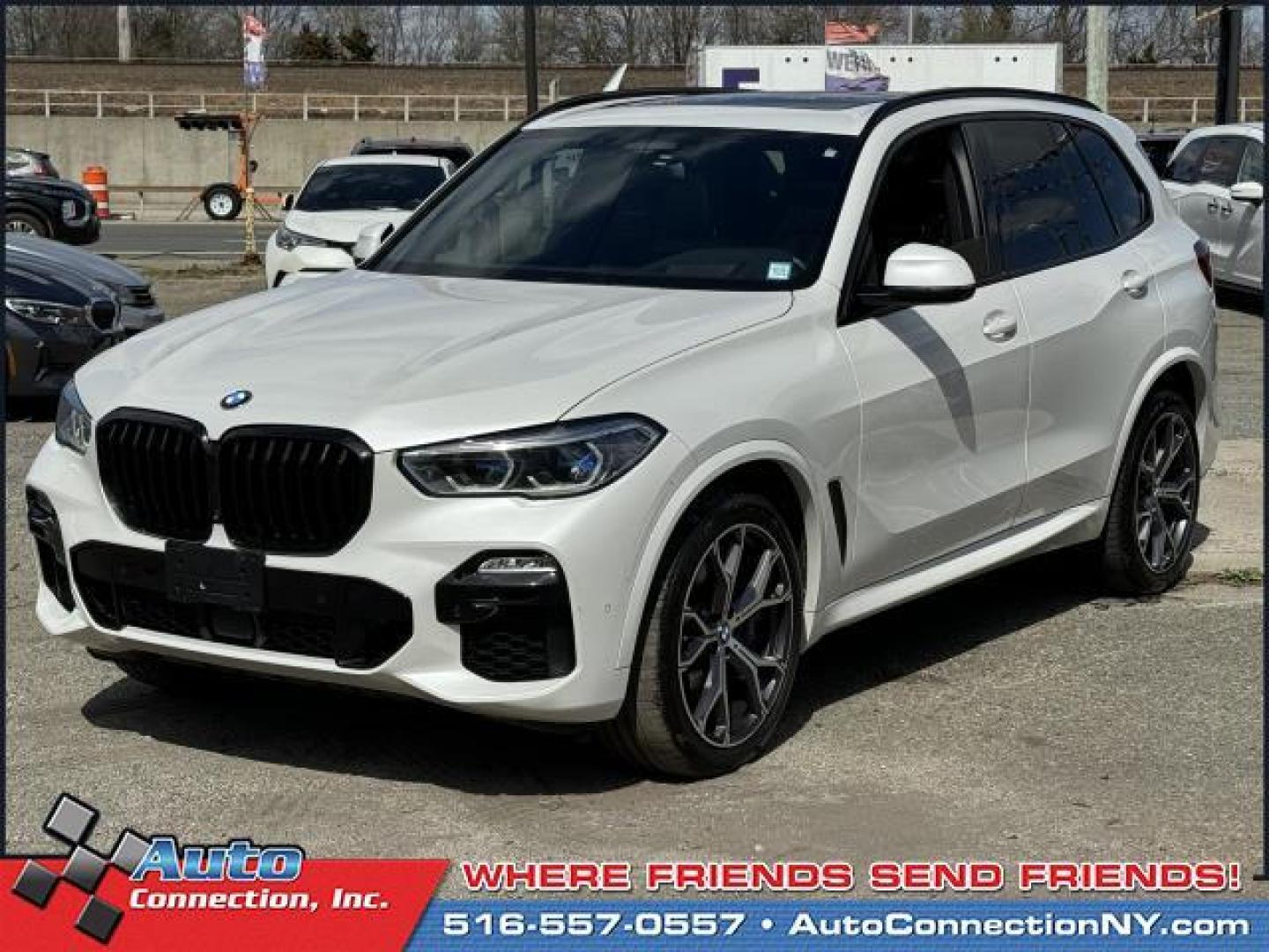 2020 Alpine White /Black BMW X5 xDrive40i Sports Activity Vehicle (5UXCR6C00LL) , Automatic transmission, located at 1696 Sunrise Hwy, Bay Shore, NY, 11706, (516) 557-0557, 40.733665, -73.256317 - Photo#11