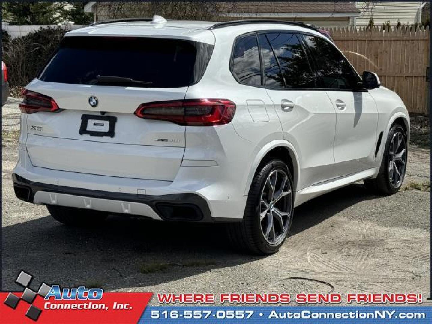 2020 Alpine White /Black BMW X5 xDrive40i Sports Activity Vehicle (5UXCR6C00LL) , Automatic transmission, located at 1696 Sunrise Hwy, Bay Shore, NY, 11706, (516) 557-0557, 40.733665, -73.256317 - Photo#14