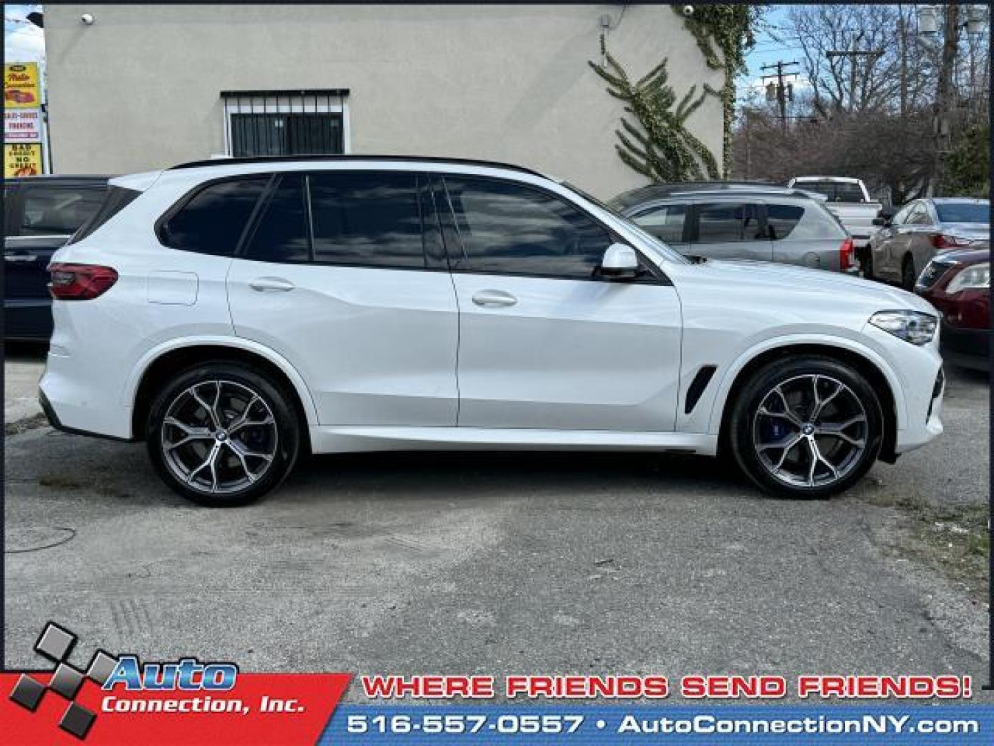 2020 Alpine White /Black BMW X5 xDrive40i Sports Activity Vehicle (5UXCR6C00LL) , Automatic transmission, located at 1696 Sunrise Hwy, Bay Shore, NY, 11706, (516) 557-0557, 40.733665, -73.256317 - Photo#15