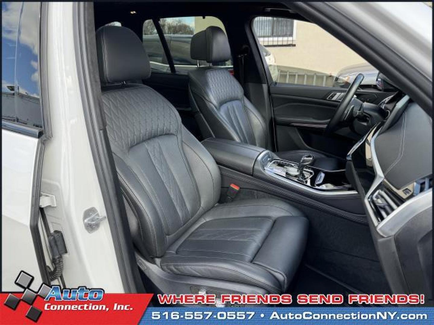 2020 Alpine White /Black BMW X5 xDrive40i Sports Activity Vehicle (5UXCR6C00LL) , Automatic transmission, located at 1696 Sunrise Hwy, Bay Shore, NY, 11706, (516) 557-0557, 40.733665, -73.256317 - Photo#5