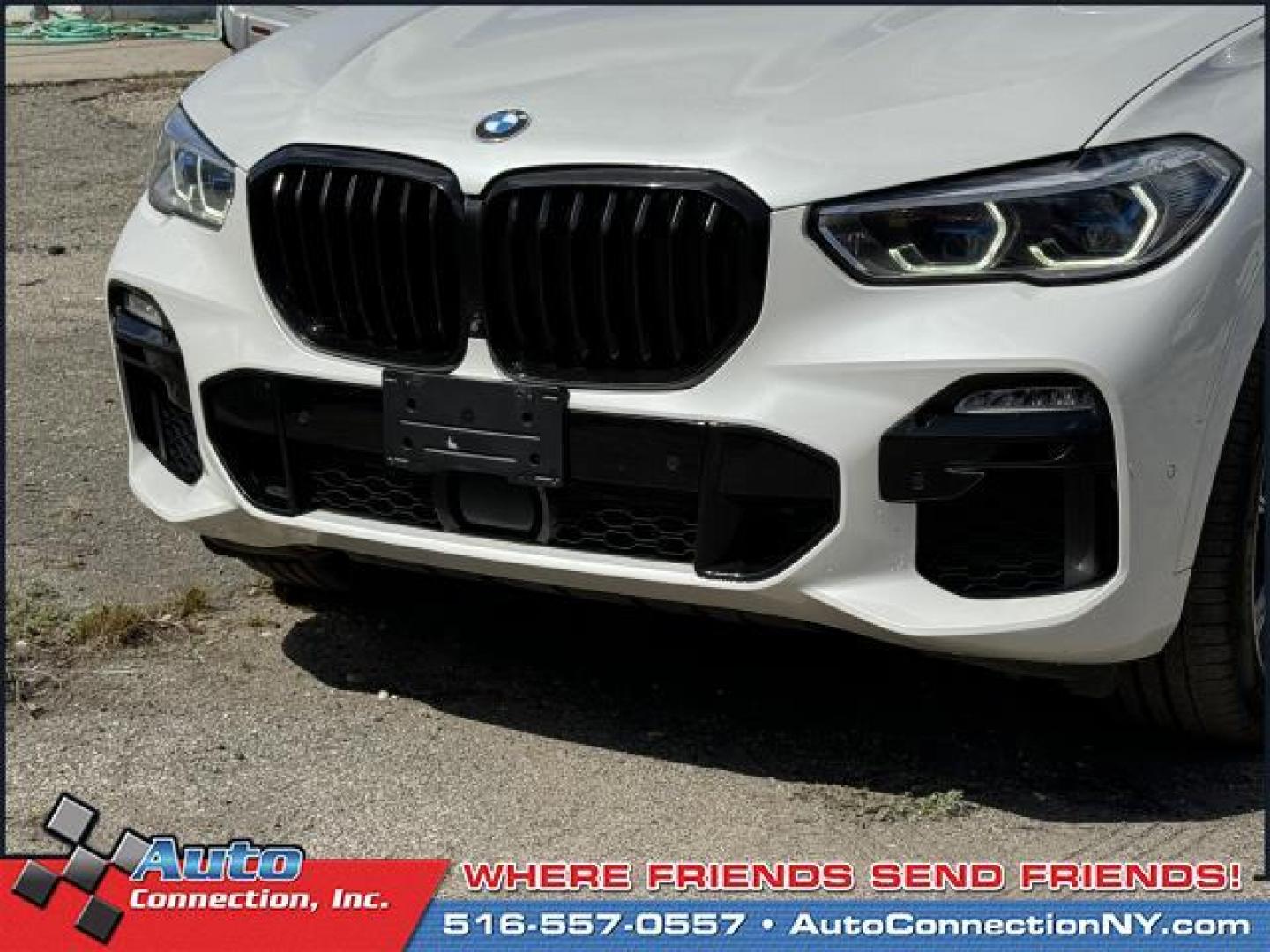 2020 Alpine White /Black BMW X5 xDrive40i Sports Activity Vehicle (5UXCR6C00LL) , Automatic transmission, located at 1696 Sunrise Hwy, Bay Shore, NY, 11706, (516) 557-0557, 40.733665, -73.256317 - Photo#60