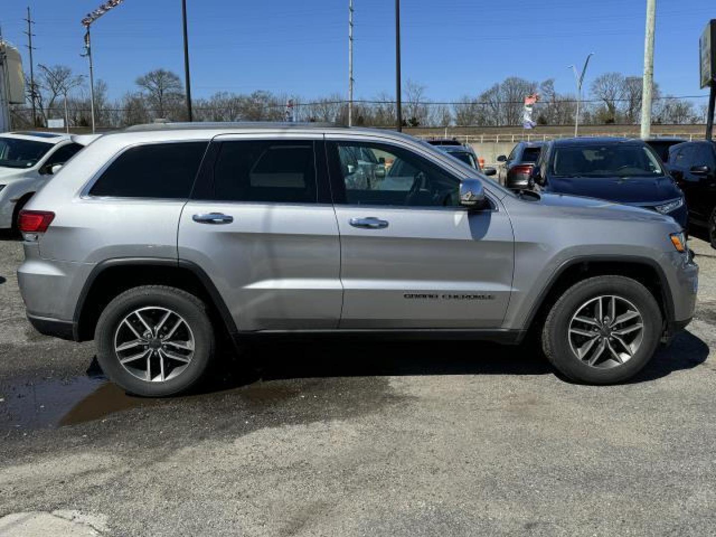 2020 Billet Silver Metallic Clearcoat /Black Jeep Grand Cherokee Limited 4x4 (1C4RJFBG3LC) , Automatic transmission, located at 1696 Sunrise Hwy, Bay Shore, NY, 11706, (516) 557-0557, 40.733665, -73.256317 - This 2020 Jeep Grand Cherokee is in great mechanical and physical condition. This Grand Cherokee has 75880 miles, and it has plenty more to go with you behind the wheel. We always appreciate your business at Auto Connection. Drive it home today. All internet purchases include a 12 mo/ 12000 mile pr - Photo#15