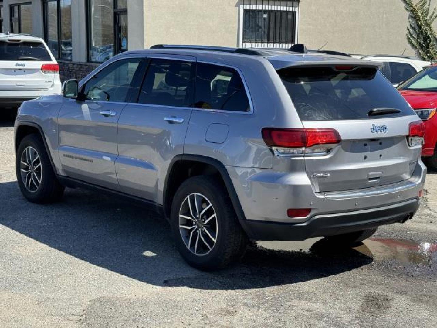 2020 Billet Silver Metallic Clearcoat /Black Jeep Grand Cherokee Limited 4x4 (1C4RJFBG3LC) , Automatic transmission, located at 1696 Sunrise Hwy, Bay Shore, NY, 11706, (516) 557-0557, 40.733665, -73.256317 - Photo#4