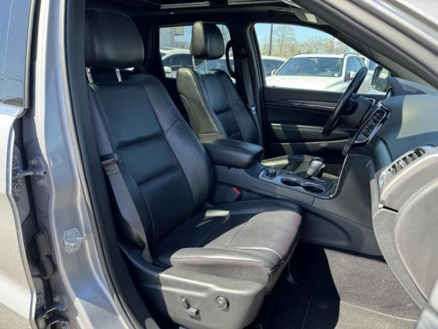 2020 Billet Silver Metallic Clearcoat /Black Jeep Grand Cherokee Limited 4x4 (1C4RJFBG3LC) , Automatic transmission, located at 1696 Sunrise Hwy, Bay Shore, NY, 11706, (516) 557-0557, 40.733665, -73.256317 - This 2020 Jeep Grand Cherokee is in great mechanical and physical condition. This Grand Cherokee has 75880 miles, and it has plenty more to go with you behind the wheel. We always appreciate your business at Auto Connection. Drive it home today. All internet purchases include a 12 mo/ 12000 mile pr - Photo#5