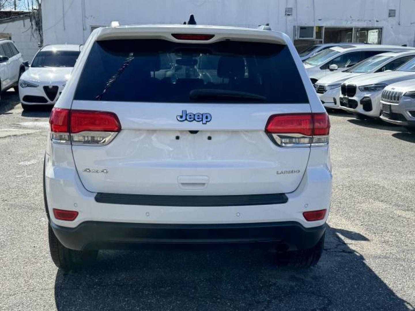 2018 Bright White Clearcoat /Black Jeep Grand Cherokee Laredo E 4x4 *Ltd Avail* (1C4RJFAG3JC) , Automatic transmission, located at 1696 Sunrise Hwy, Bay Shore, NY, 11706, (516) 557-0557, 40.733665, -73.256317 - Photo#13