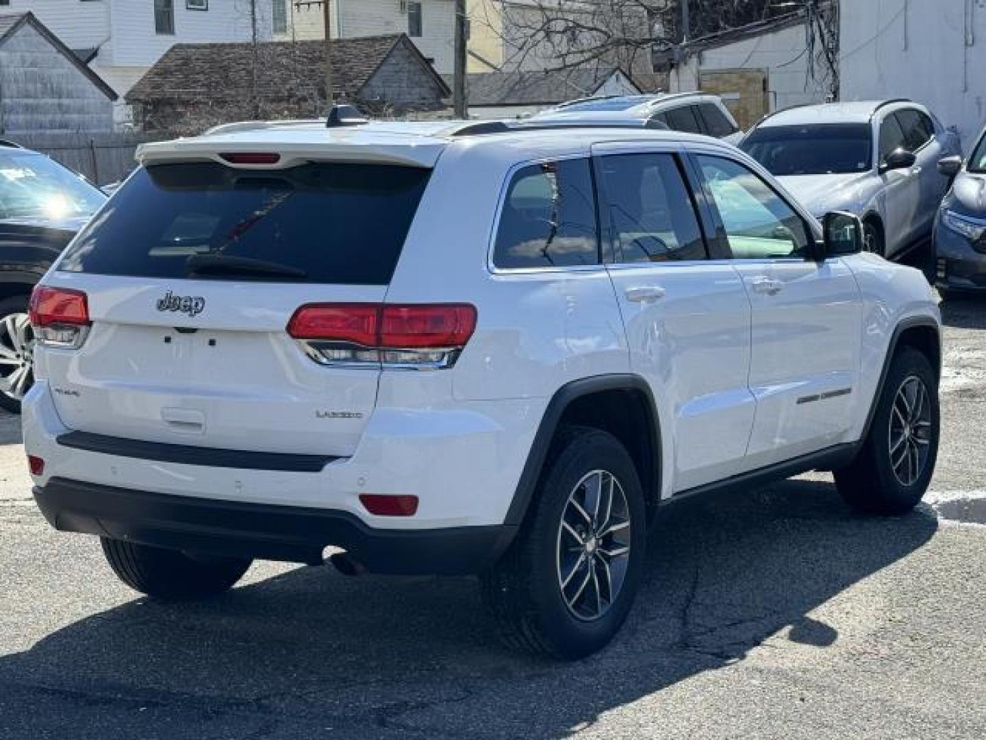 2018 Bright White Clearcoat /Black Jeep Grand Cherokee Laredo E 4x4 *Ltd Avail* (1C4RJFAG3JC) , Automatic transmission, located at 1696 Sunrise Hwy, Bay Shore, NY, 11706, (516) 557-0557, 40.733665, -73.256317 - Photo#14