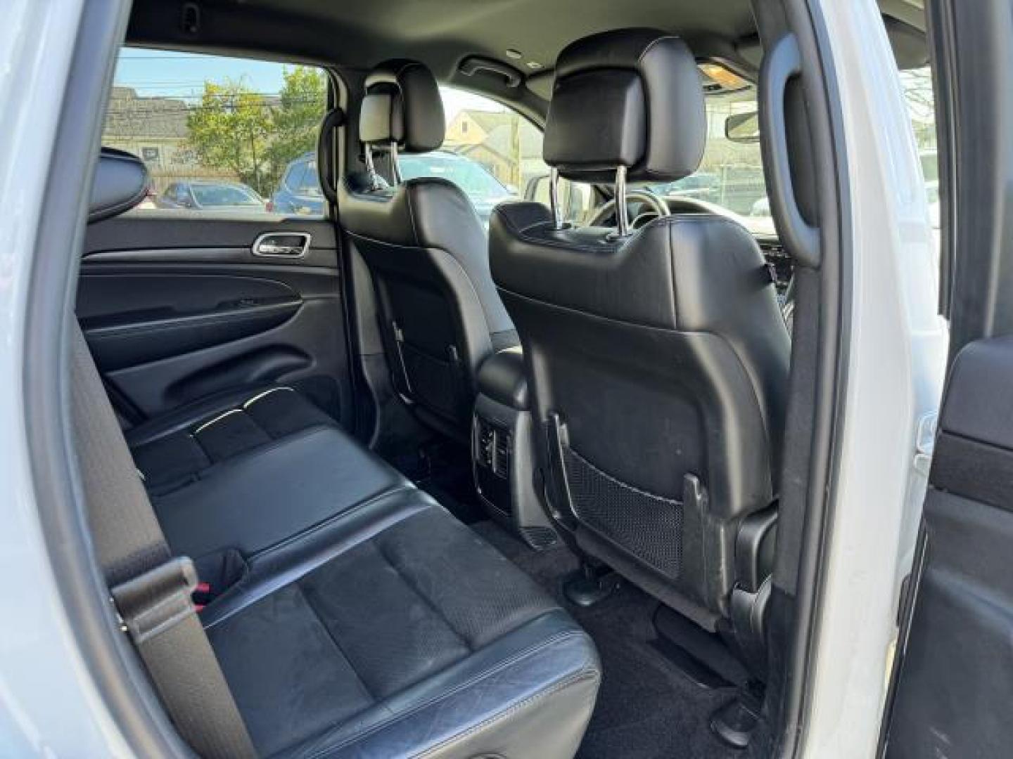 2018 Bright White Clearcoat /Black Jeep Grand Cherokee Laredo E 4x4 *Ltd Avail* (1C4RJFAG3JC) , Automatic transmission, located at 1696 Sunrise Hwy, Bay Shore, NY, 11706, (516) 557-0557, 40.733665, -73.256317 - Photo#17