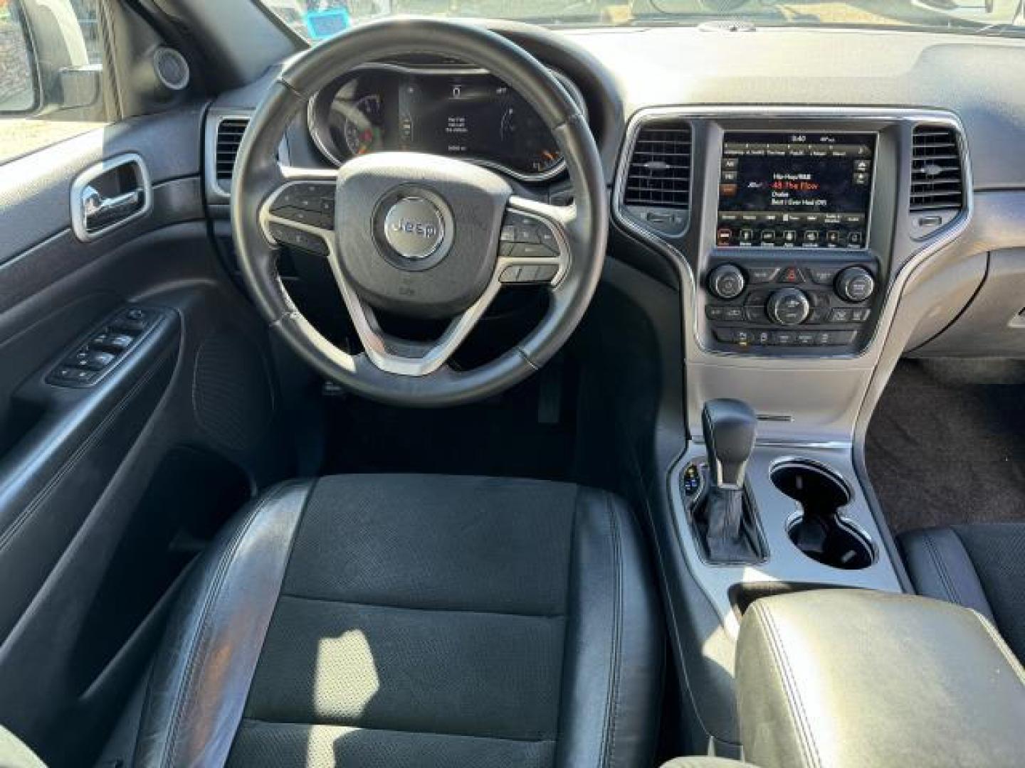 2018 Bright White Clearcoat /Black Jeep Grand Cherokee Laredo E 4x4 *Ltd Avail* (1C4RJFAG3JC) , Automatic transmission, located at 1696 Sunrise Hwy, Bay Shore, NY, 11706, (516) 557-0557, 40.733665, -73.256317 - Photo#20