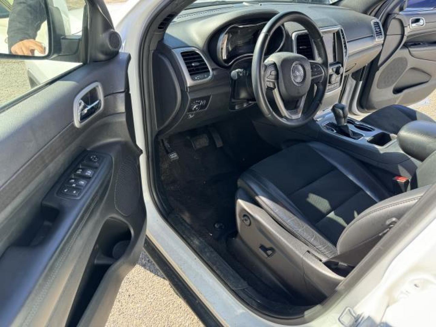 2018 Bright White Clearcoat /Black Jeep Grand Cherokee Laredo E 4x4 *Ltd Avail* (1C4RJFAG3JC) , Automatic transmission, located at 1696 Sunrise Hwy, Bay Shore, NY, 11706, (516) 557-0557, 40.733665, -73.256317 - Photo#24