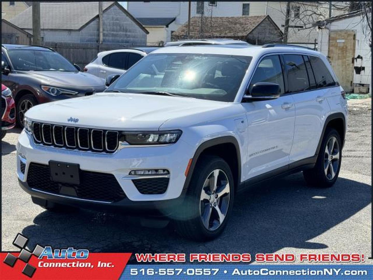 2023 Bright White Clearcoat /Global Black Jeep Grand Cherokee 4xe 4x4 (1C4RJYB67P8) , Automatic transmission, located at 1696 Sunrise Hwy, Bay Shore, NY, 11706, (516) 557-0557, 40.733665, -73.256317 - Photo#11