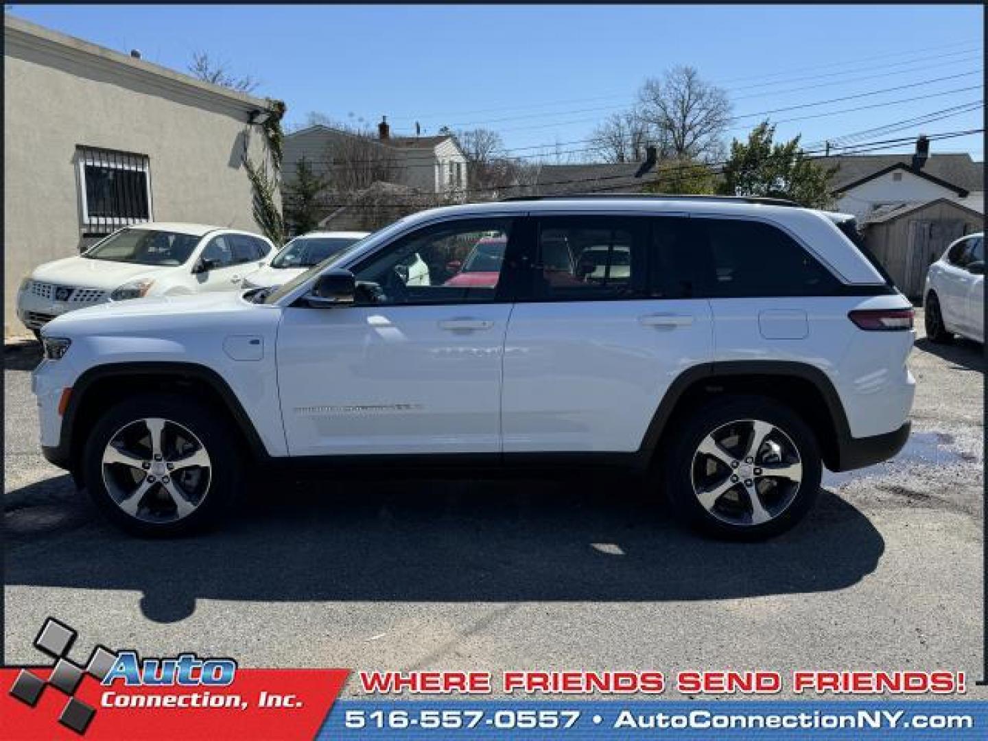 2023 Bright White Clearcoat /Global Black Jeep Grand Cherokee 4xe 4x4 (1C4RJYB67P8) , Automatic transmission, located at 1696 Sunrise Hwy, Bay Shore, NY, 11706, (516) 557-0557, 40.733665, -73.256317 - Photo#12