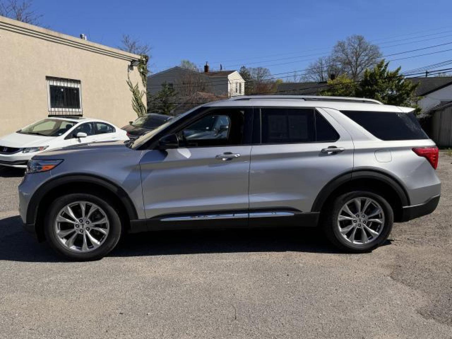 2021 Iconic Silver Metallic /Ebony Ford Explorer Limited 4WD (1FMSK8FH9MG) , Automatic transmission, located at 1696 Sunrise Hwy, Bay Shore, NY, 11706, (516) 557-0557, 40.733665, -73.256317 - Photo#12