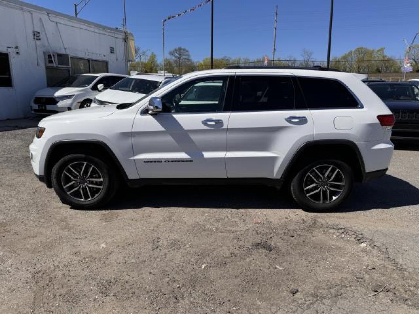 2021 Bright White Clearcoat /Black Jeep Grand Cherokee Limited 4x4 (1C4RJFBG4MC) , Automatic transmission, located at 1696 Sunrise Hwy, Bay Shore, NY, 11706, (516) 557-0557, 40.733665, -73.256317 - Photo#12