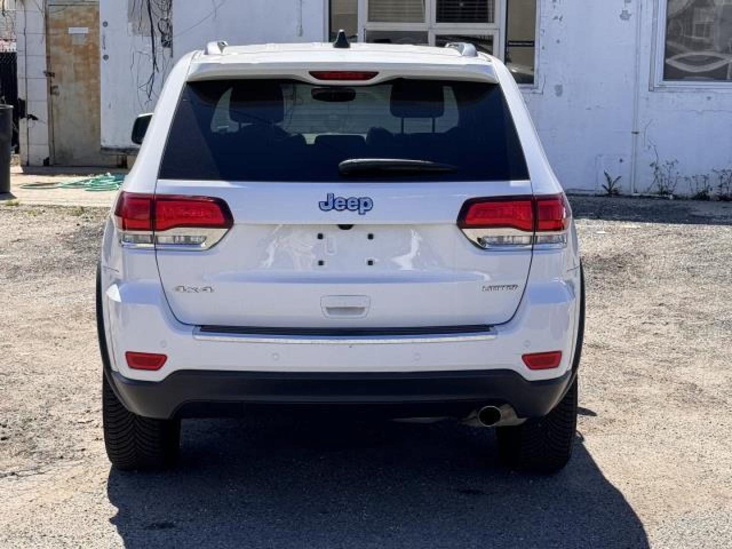 2021 Bright White Clearcoat /Black Jeep Grand Cherokee Limited 4x4 (1C4RJFBG4MC) , Automatic transmission, located at 1696 Sunrise Hwy, Bay Shore, NY, 11706, (516) 557-0557, 40.733665, -73.256317 - Photo#13