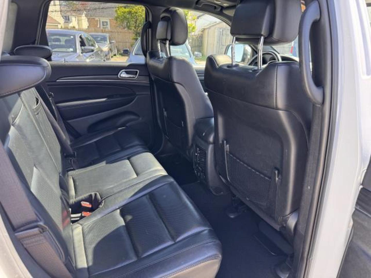 2021 Bright White Clearcoat /Black Jeep Grand Cherokee Limited 4x4 (1C4RJFBG4MC) , Automatic transmission, located at 1696 Sunrise Hwy, Bay Shore, NY, 11706, (516) 557-0557, 40.733665, -73.256317 - Photo#17