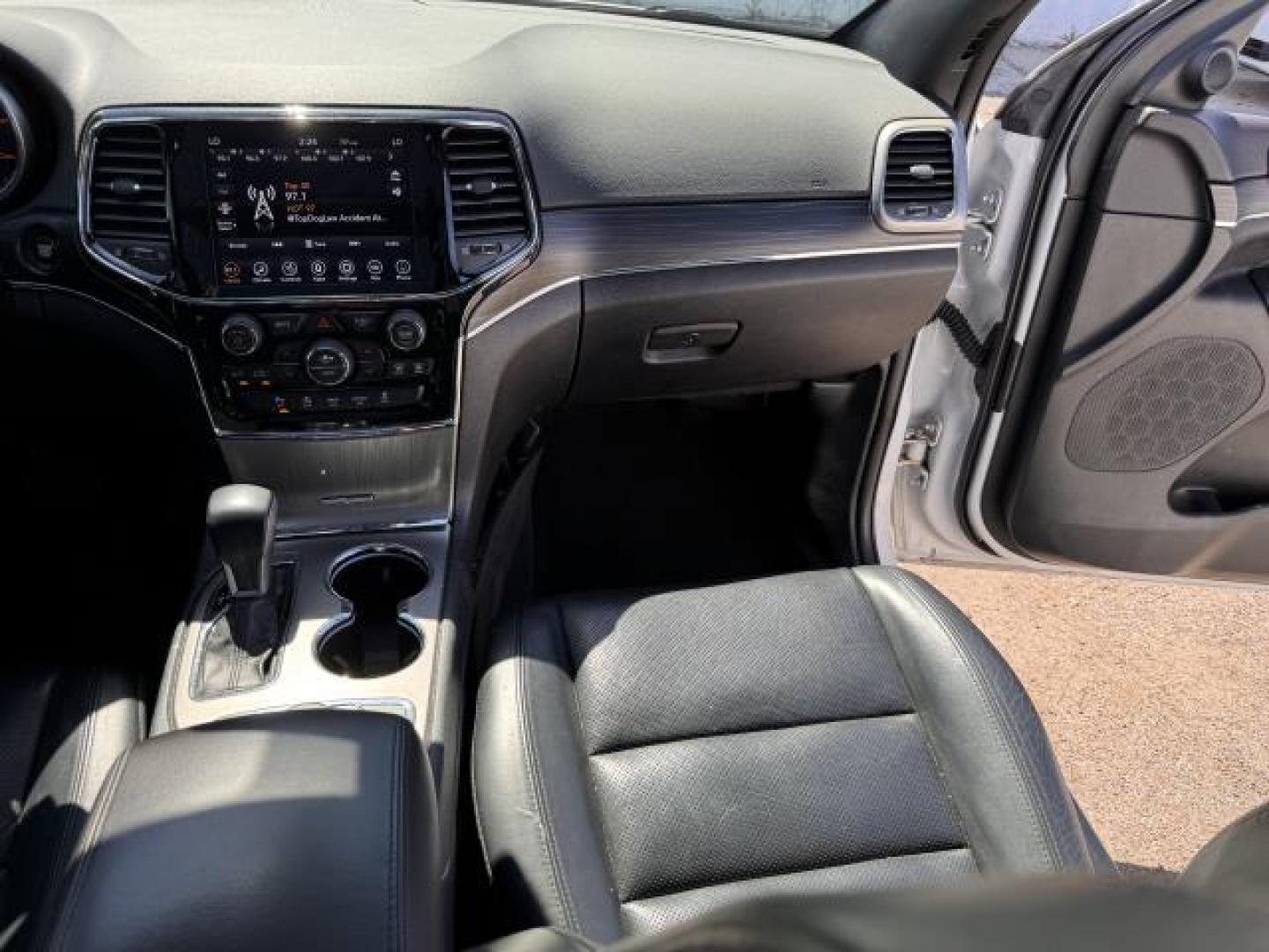 2021 Bright White Clearcoat /Black Jeep Grand Cherokee Limited 4x4 (1C4RJFBG4MC) , Automatic transmission, located at 1696 Sunrise Hwy, Bay Shore, NY, 11706, (516) 557-0557, 40.733665, -73.256317 - Photo#20