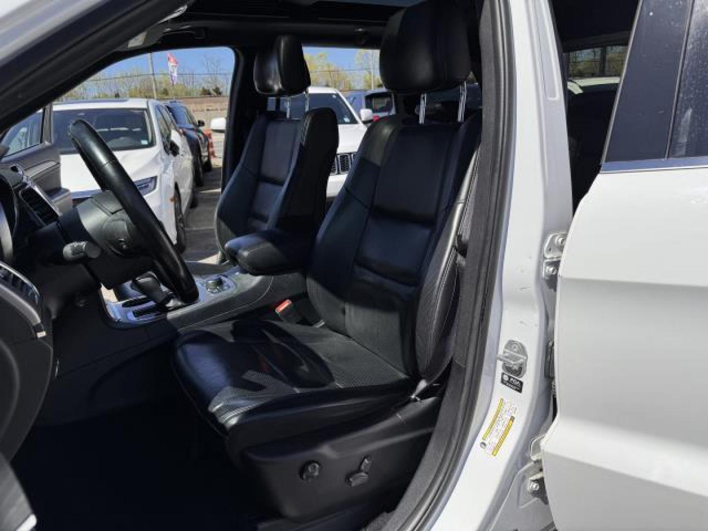 2021 Bright White Clearcoat /Black Jeep Grand Cherokee Limited 4x4 (1C4RJFBG4MC) , Automatic transmission, located at 1696 Sunrise Hwy, Bay Shore, NY, 11706, (516) 557-0557, 40.733665, -73.256317 - Photo#24