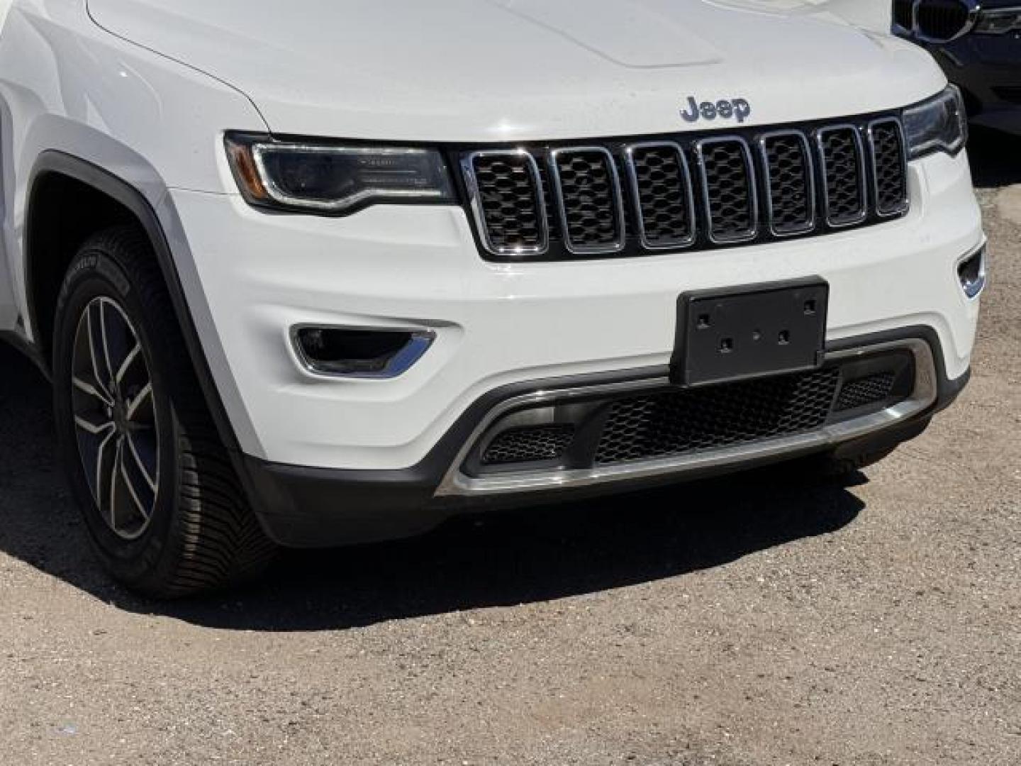 2021 Bright White Clearcoat /Black Jeep Grand Cherokee Limited 4x4 (1C4RJFBG4MC) , Automatic transmission, located at 1696 Sunrise Hwy, Bay Shore, NY, 11706, (516) 557-0557, 40.733665, -73.256317 - Photo#48