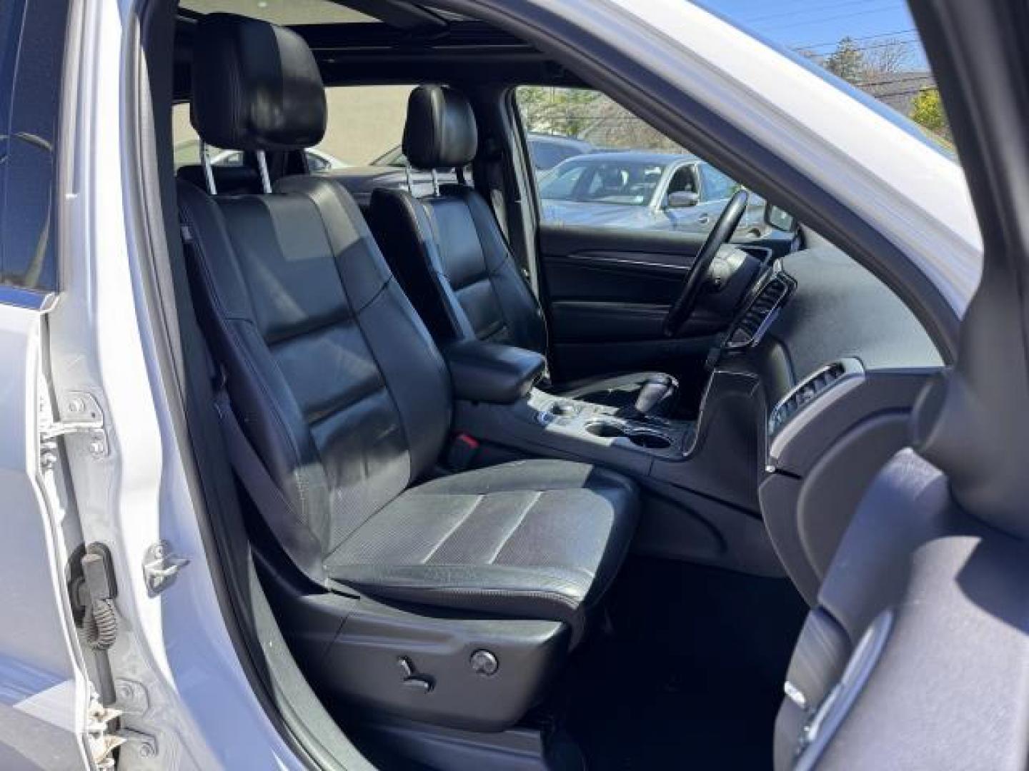 2021 Bright White Clearcoat /Black Jeep Grand Cherokee Limited 4x4 (1C4RJFBG4MC) , Automatic transmission, located at 1696 Sunrise Hwy, Bay Shore, NY, 11706, (516) 557-0557, 40.733665, -73.256317 - You'll enjoy the open roads and city streets in this 2021 Jeep Grand Cherokee. This Grand Cherokee has been driven with care for 58938 miles. Visit us to learn how you can add this vehicle to your family lineup. Schedule now for a test drive before this model is gone. All internet purchases include - Photo#5