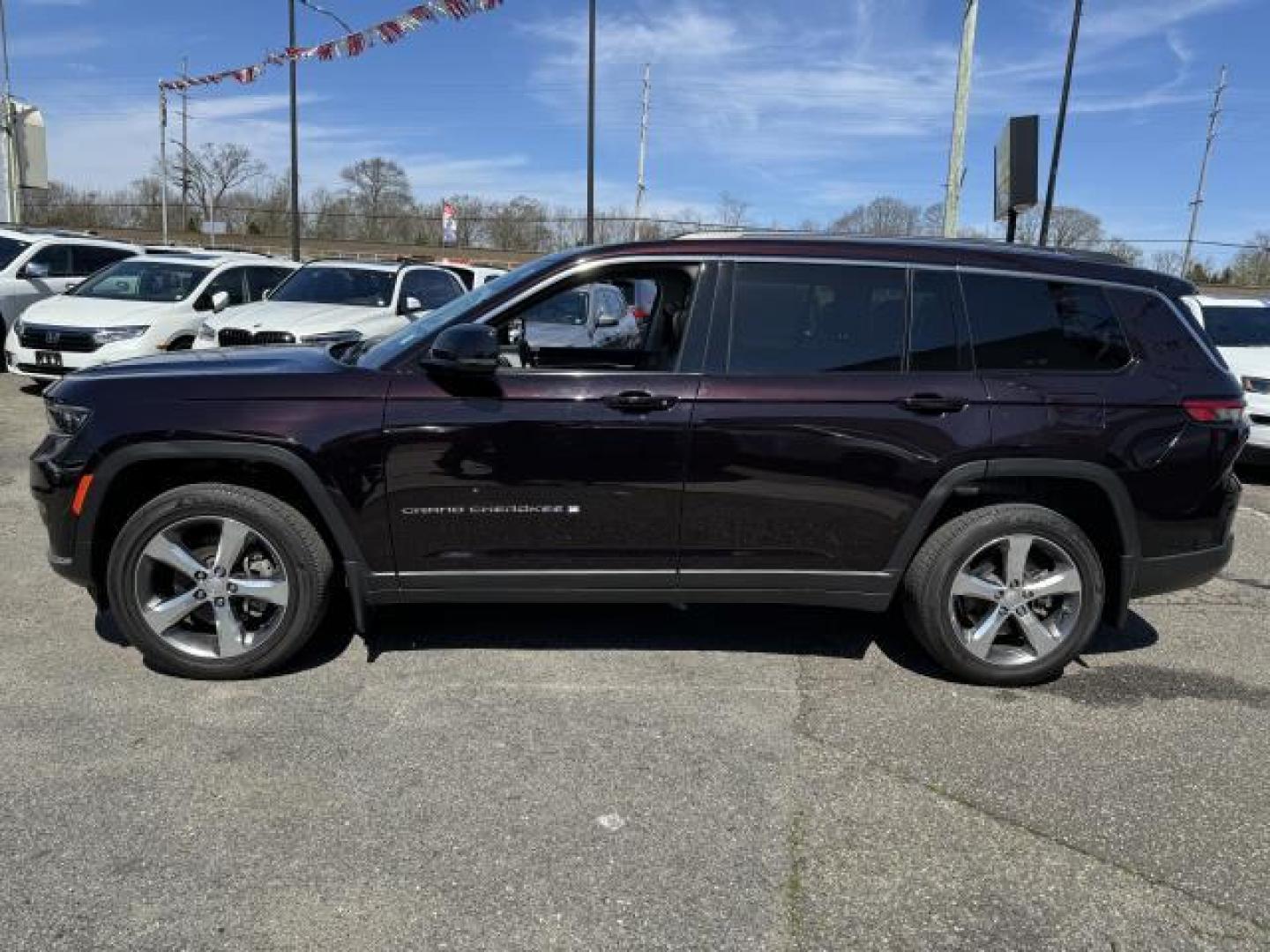 2022 Velvet Red Pearlcoat /Global Black Jeep Grand Cherokee L Limited 4x4 (1C4RJKBG1N8) , Automatic transmission, located at 1696 Sunrise Hwy, Bay Shore, NY, 11706, (516) 557-0557, 40.733665, -73.256317 - Photo#12