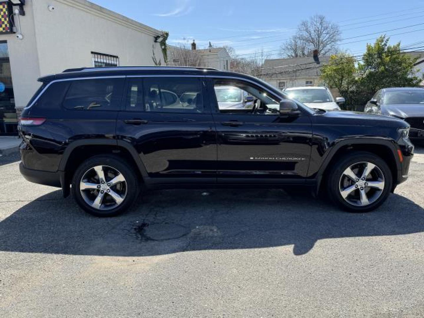 2022 Velvet Red Pearlcoat /Global Black Jeep Grand Cherokee L Limited 4x4 (1C4RJKBG1N8) , Automatic transmission, located at 1696 Sunrise Hwy, Bay Shore, NY, 11706, (516) 557-0557, 40.733665, -73.256317 - Photo#15